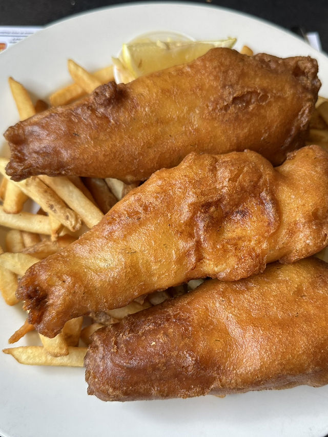 Halifax Downtown에 있는 랜드마크 seafood restaurant~Bluenose!!