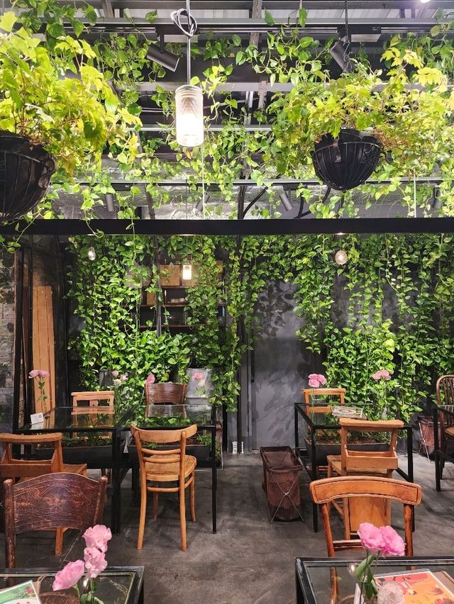 【南青山🇯🇵日本】緑に囲まれたお花屋さんのカフェ🌷