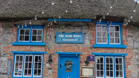 หมู่บ้านที่สวยที่สุดของไอร์แลนด์ ราวกับหลุดออกมาจากเทพนิยาย — traveler post in ลิเมอริก