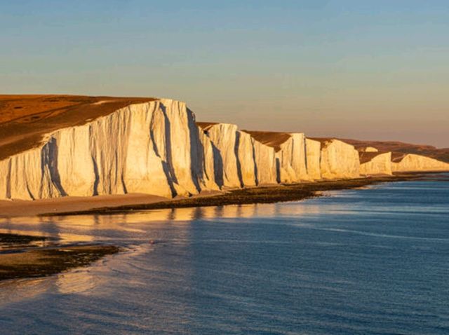 Enjoy the beauty of the Seven Sisters Cliffs @ Sussex, England