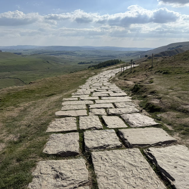Escape the City: Top Hikes in Peak District from Manchester 🚆🥾