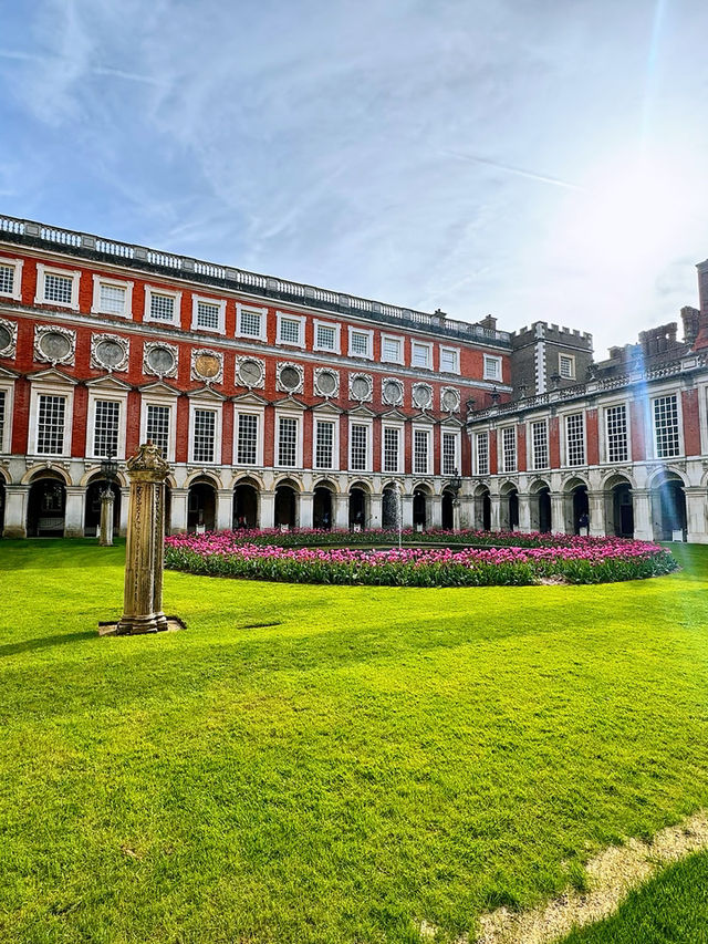 🌷 Hampton Court Palace in Bloom – The Best Time to Visit! 👑