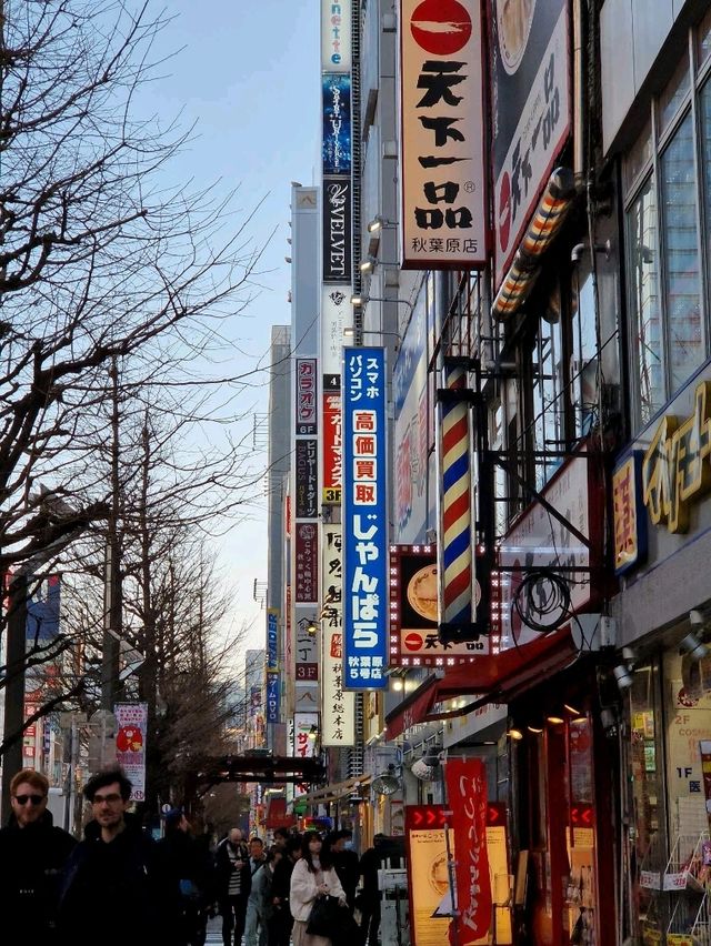 10 Tokyo Neighborhoods That Show the City’s True Colors
