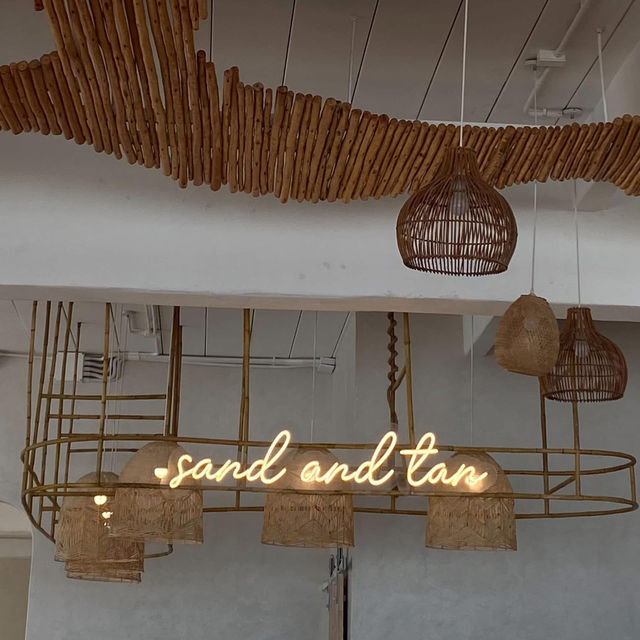 หาดริ้นไม่ใช่แค่ทะเล แต่มี Sand & Tanให้ชิลด้วย😋🌊