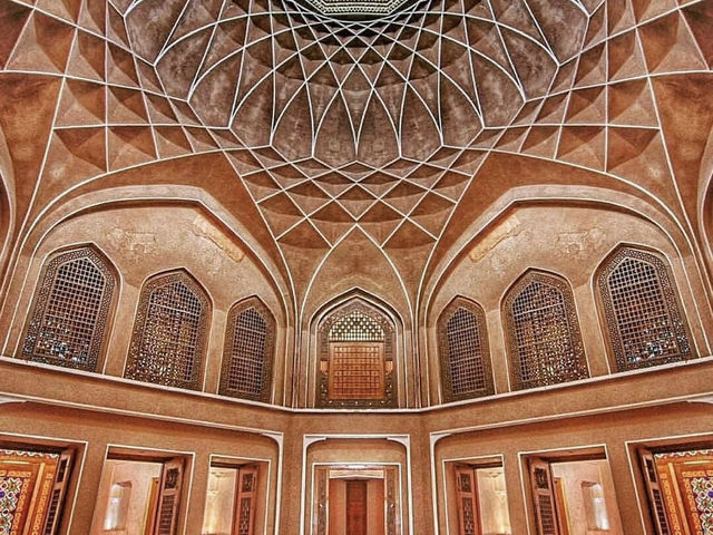 🍁 Historic Yazd – Desert City in Autumn Light 🏜️