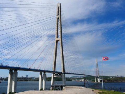 Русский мост: символ Владивостока с купюры в 2000 руб