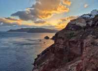 🌊💙 The Hidden Magic of Amoudi Bay: Oia’s Most Breathtaking Descent