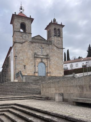 教堂前的廣場－城鎮居民聚集的地方🌳