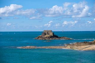 밀물이 밀려드는 날의 생말로(Saint-Malo)。
