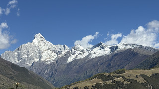 成都出發當日來回瀏覽四姑娘山與都江堰,路途/四姑娘山/雙橋溝的山景非常優美,雙橋溝內的漂漂河十分好玩,整趟行程走的路不多,不過來回車程八小時起跳,景區內也得搭乘接駁車,建議評量自身是否需要暈車藥和高山症藥。這次特別感謝王師傅按照我們的需求,配合在酒店和各個景點來做接駁,讓行程順利圓滿完成。