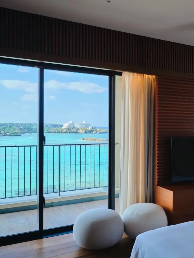 Okinawa vacation | I want to be a lifeguard here, facing the sea every day.