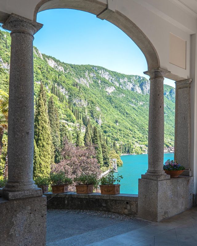 Villa Monastero in the Spotlight: A Journey in 9 Captivating Photos ☀️💙