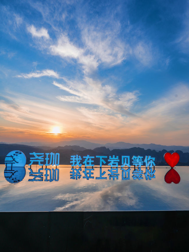 我在山野茶田裡，呼吸著自然和自由的味道