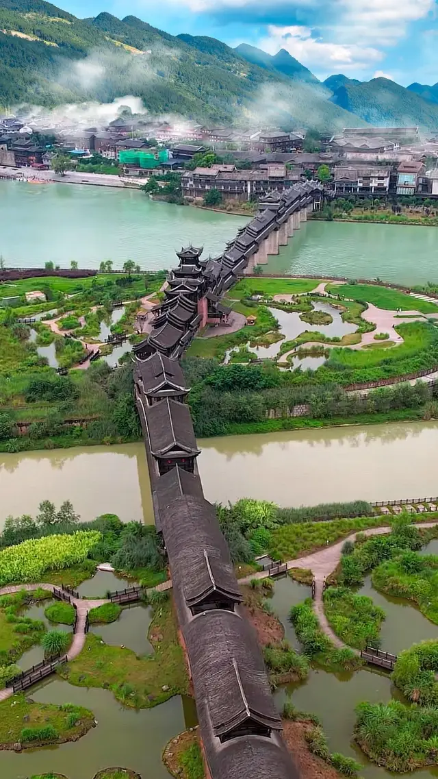 You must visit the 'Zhuoshui Ancient Town' in Chongqing