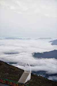 牛背山·向雲端，3666 對望貢嘎雪山！