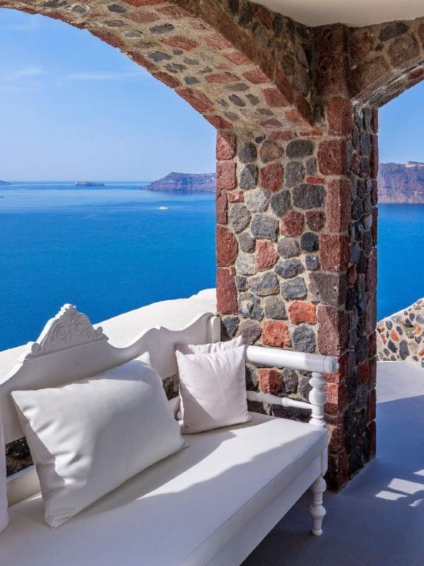 🌟 Santorini's Luxe Escape: Canaves Oia Suites! 🌅🏨