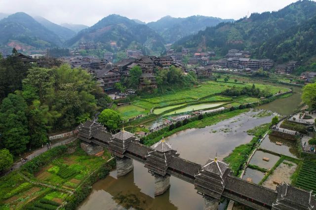 廣西與貴州交界有座城市，風景美物價低民風淳樸，可謂好吃又好玩