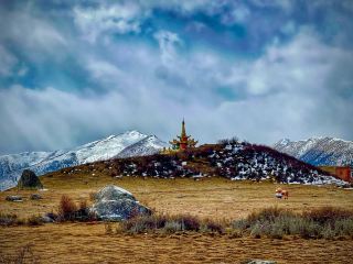 Western Sichuan Winter Wonderland: Tread on Ice in Search of Dreams, Five Great Blue Ice Lakes Await Your Discovery