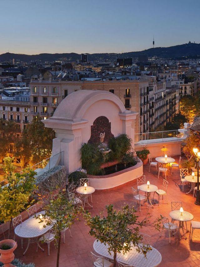 🌟 Barcelona's Luxe Legacy: Dive into El Palace's Elegance 🌟