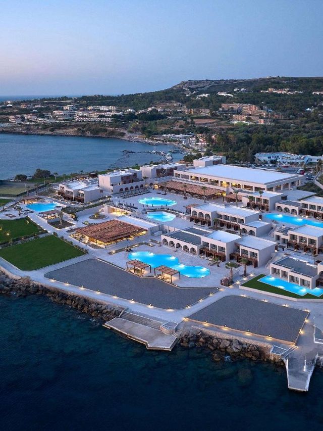 🌴🛏️ Kallithea's Hidden Gem: Elissa Beach Resort 🍹