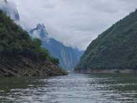 雲繞巫峽，仙景三峽。