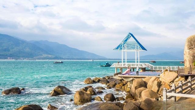 現下正當海南旅遊旺季，作為本地人，必須為大家獻上一份旅遊攻略。我將為大家盤點海南絕對不能錯過的十大必遊景點。