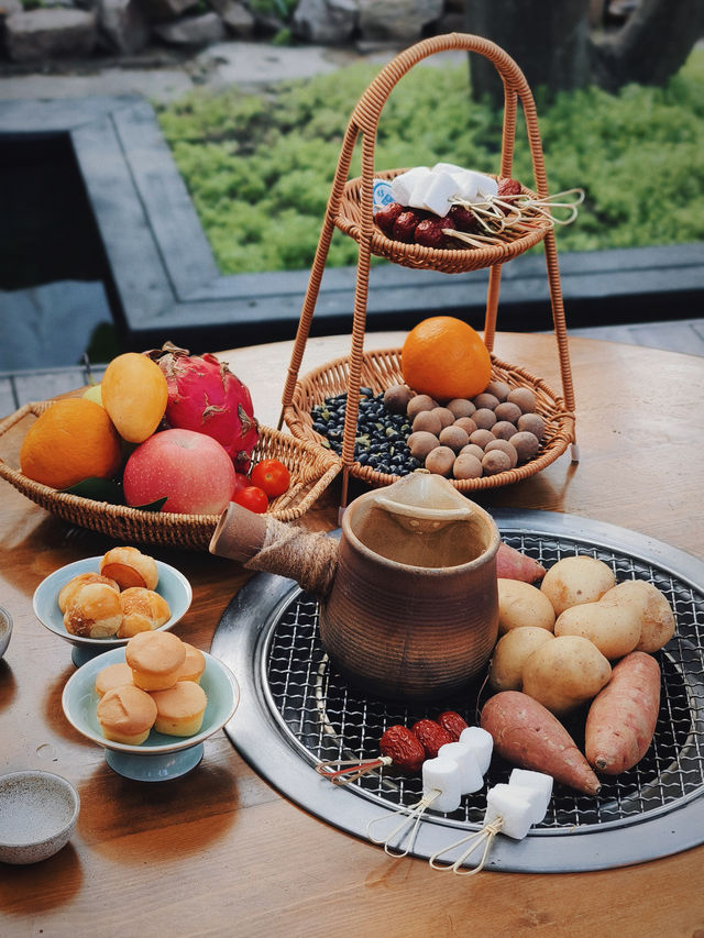 一宅一院一湯泉｜一桌一茶煮溫暖。