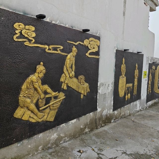 Jun Pottery Appreciation in Ancient Town 