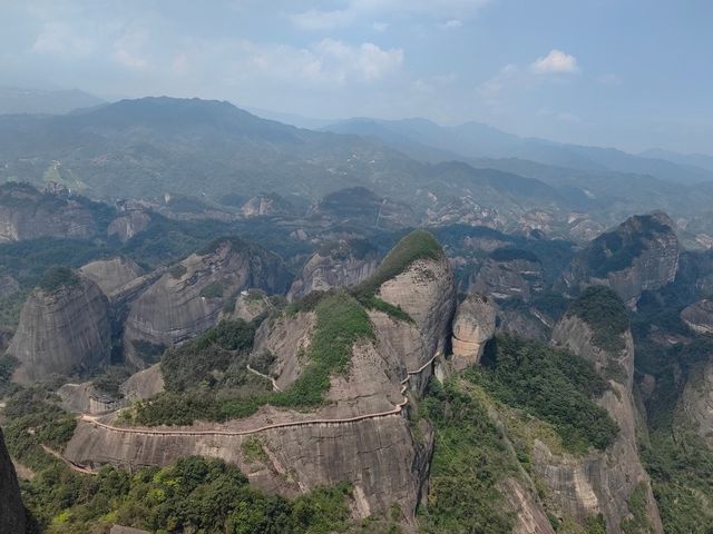 橫跨兩省的景區有多大魅力——八角寨景區。