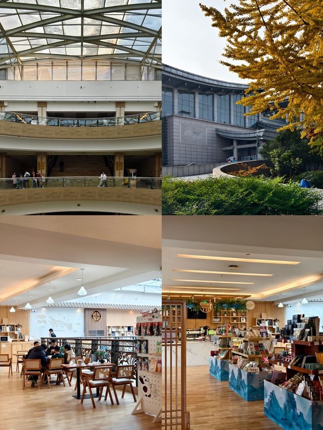 帶著歷史書逛川博，邂逅最美銀杏林。