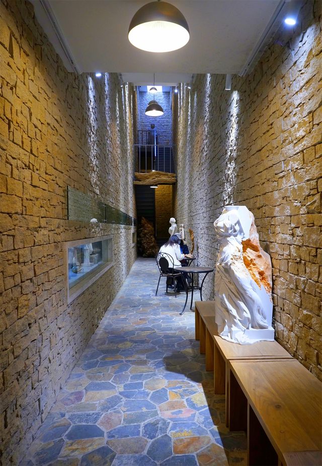 奧加美術館，迷宮中的藝術品