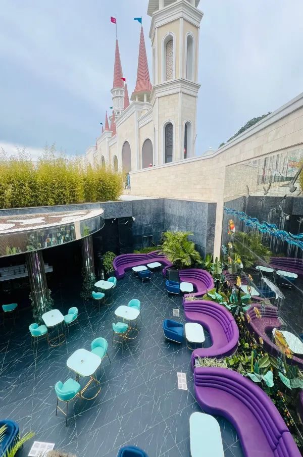 Discovering the Ocean-Themed Restaurant NEMO at The Land of Legends in Antalya