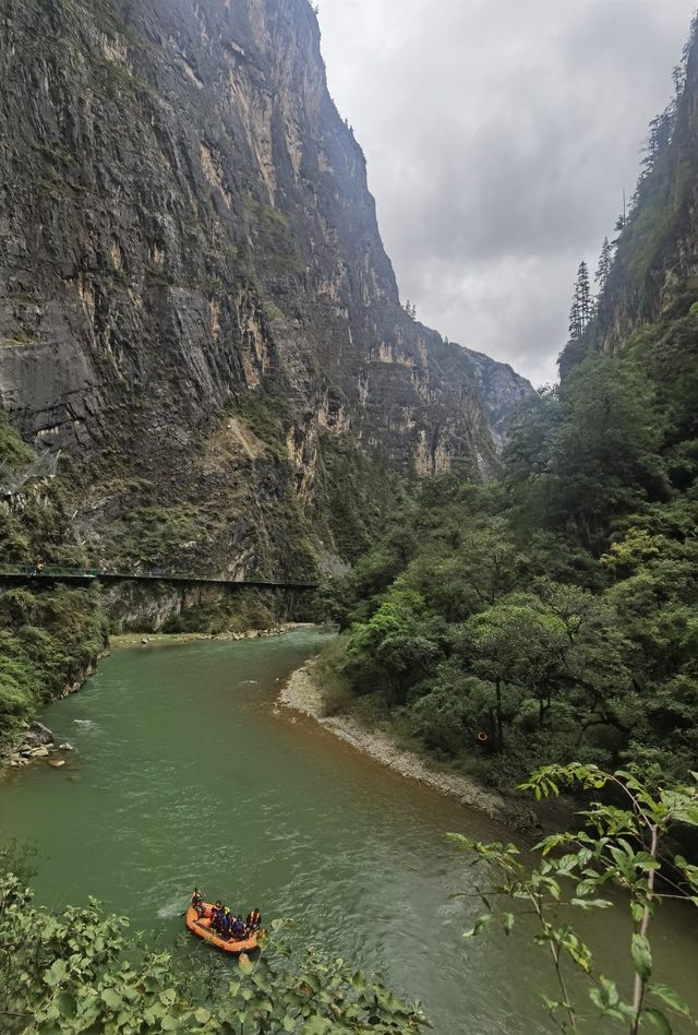 巴拉格宗之香格里拉大峽谷