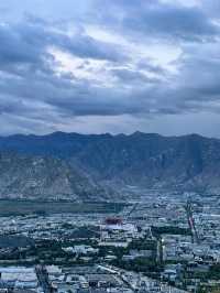 拉薩南山公園可以俯瞰拉薩