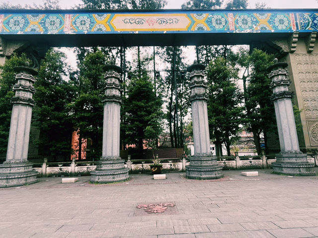 重慶市九龍坡區文物古蹟景點：萬佛殿，適合祈福、拍照打卡、週末閒暇度假地！  