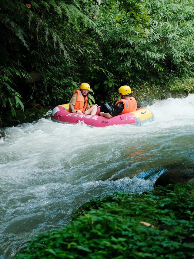 《廣西百色大王嶺漂流攻略：探秘雨林峽谷的刺激之旅》