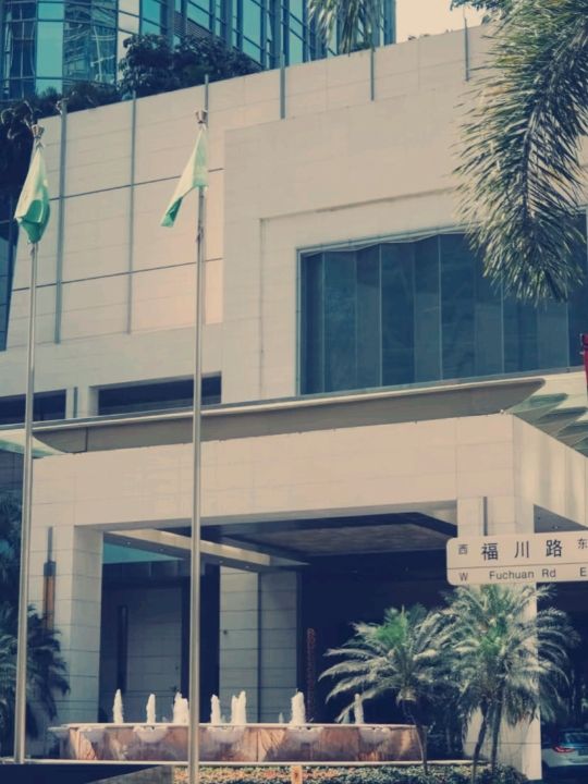 深圳福田香格里拉：都市雲端泳池奢華體驗