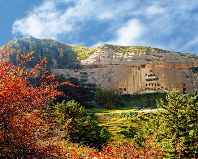 馬蹄寺秋季遊玩攻略 一、為何選擇秋季前往馬蹄寺? 1.氣候宜人:秋季(9月-10月)嘅張掖,告別 馬蹄寺秋季遊玩攻略 一、為何選擇秋季前往馬蹄寺? 1.氣候宜人:秋季(9月-10月)嘅張掖,告別