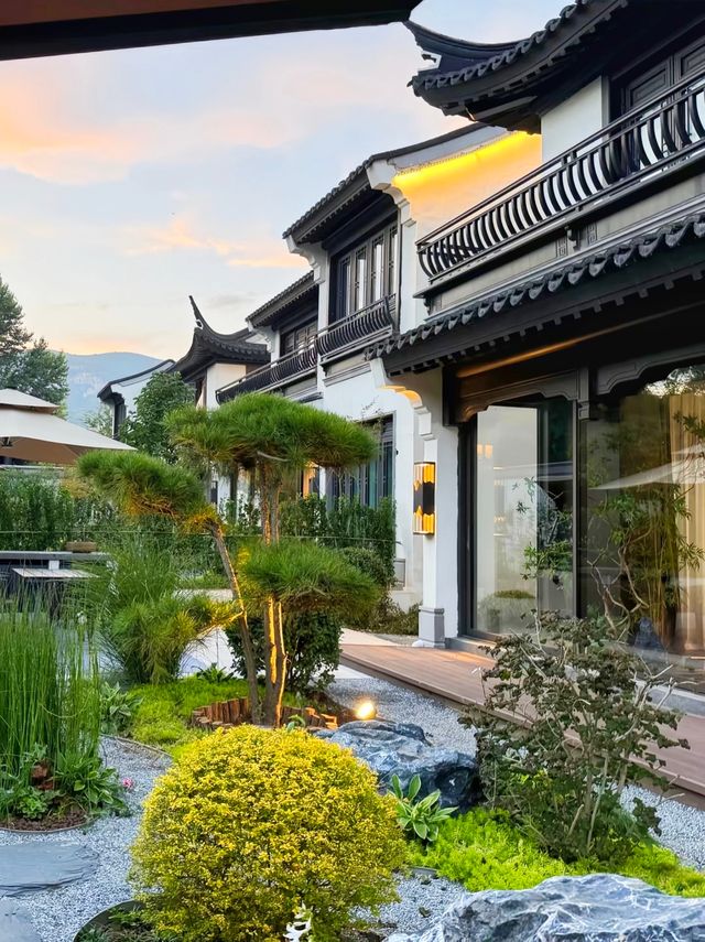 住進這家隱秘園林別墅，我直接原地退休！私湯+山景絕了