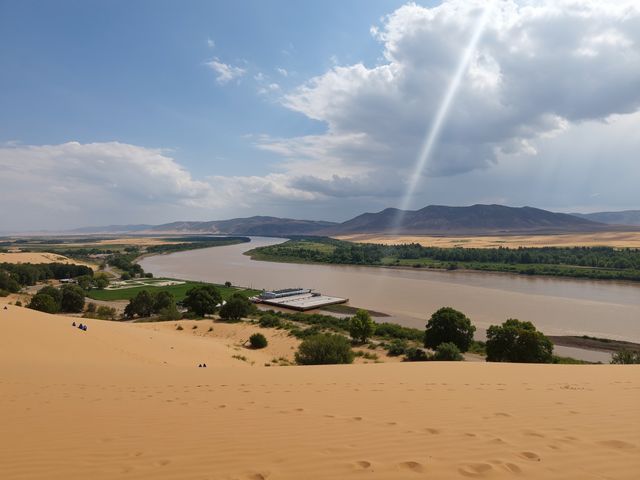 寧夏沙坡頭重現王維詩中景 寧夏沙坡頭重現王維詩中景