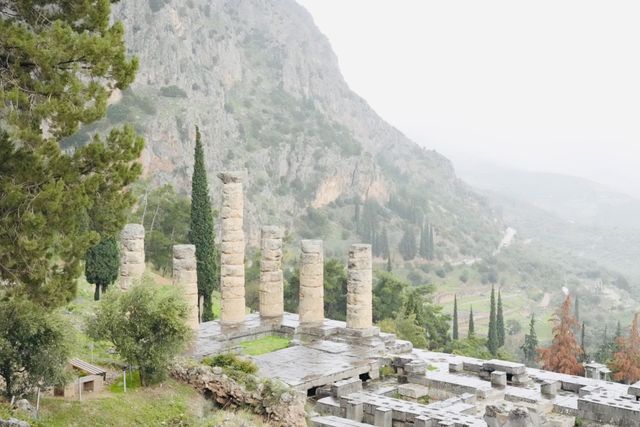希臘.德爾菲(Delphi)——諸神的呢喃與群山的寧靜 希臘.德爾菲(Delphi)——諸神的呢喃與群山的寧靜