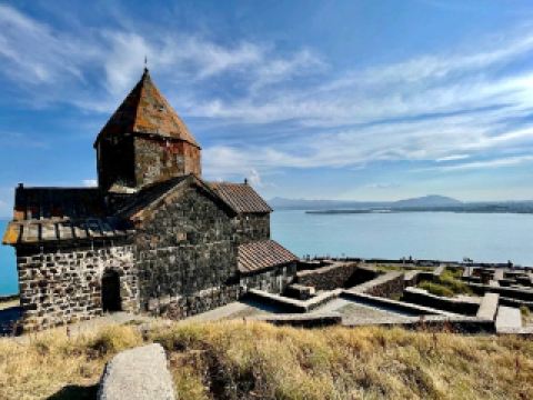 塞凡湖散步：亞美尼亞的藍色寶石