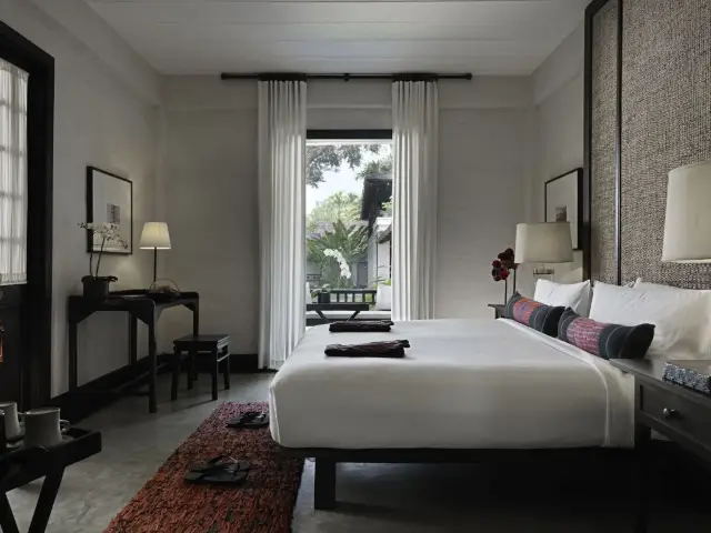 Prime Accommodation in Chiang Mai Old City! The weekend night market is right outside, so convenient!