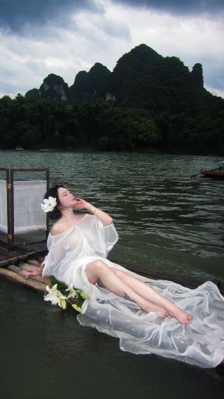Yangshuo fishing boat sunset photo shoot | Stay at Tonglu and encounter the mountain and water dusk