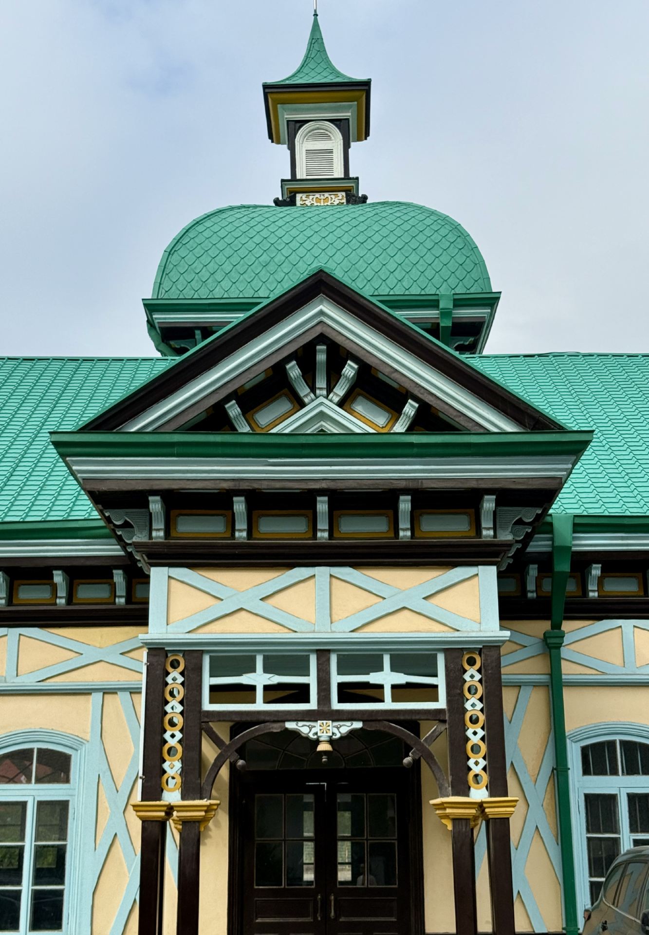 Century-old Lushun Station: Russian-style architecture and a national heritage railway site