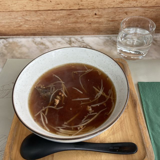 環境很好！可以欣賞維多利亞港，港灣美景！