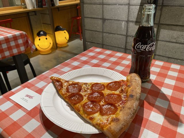 東京・台東区。路地裏グルメ『Maple Pizza』