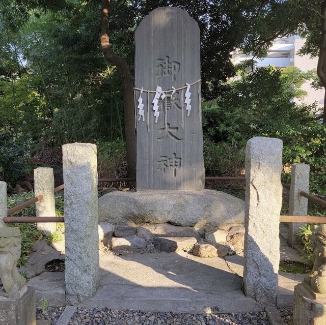 Shrine with guidance lion dog 