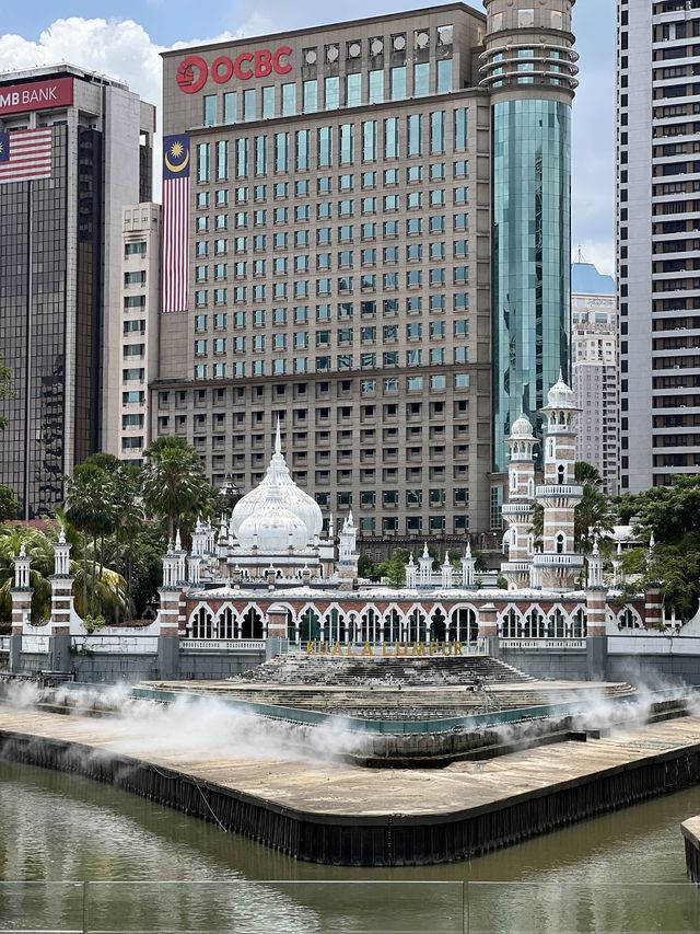 Strolling around Dataran Merdeka !