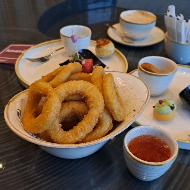 KID'S FRIENDLY AXIS LOUNGE @DOUBLETREE